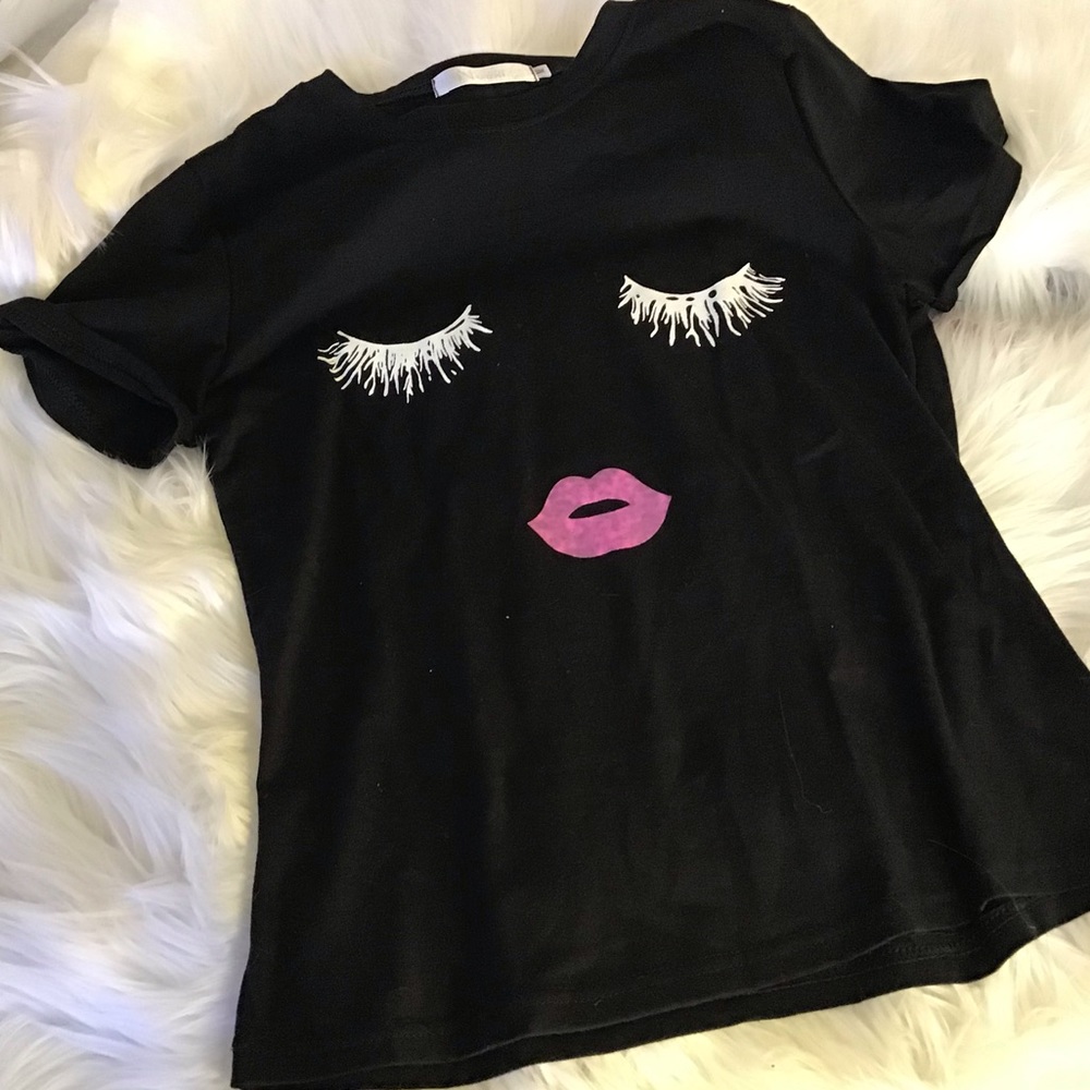 ✨HP✨Eyelashes and Lips T-Shirt - Picture 5 of 5